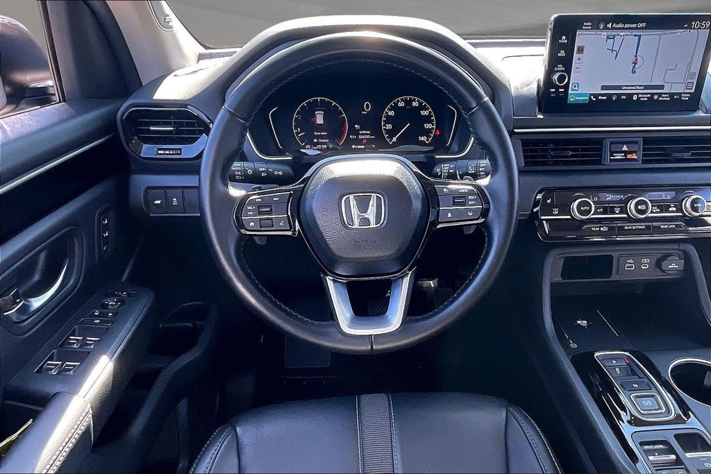 Used 2025 Honda Pilot Touring image 8