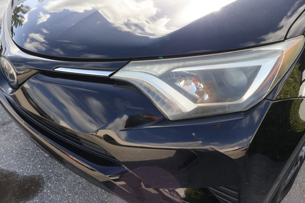 Used 2018 Toyota RAV4 LE image 3