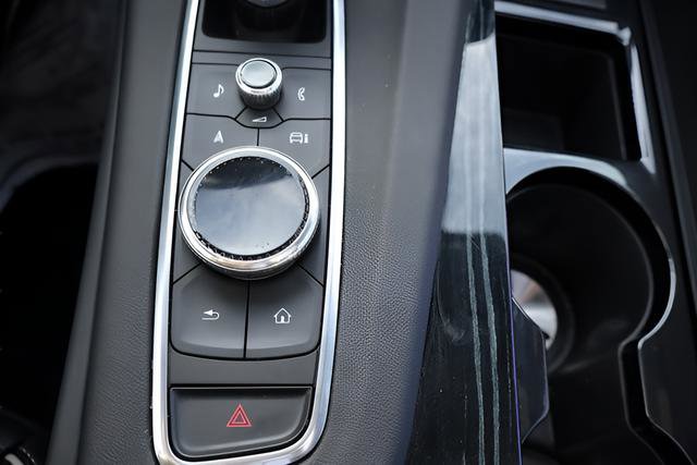 Used 2022 Cadillac Escalade ESV Sport w/ Touring Package image 18