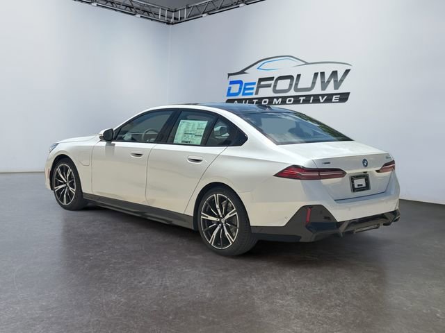 New 2026 BMW 550e xDrive image 5