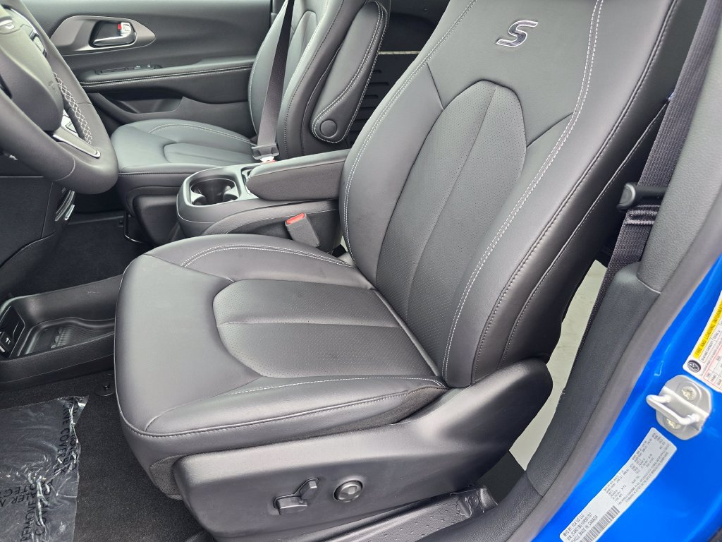 Used 2027 Chrysler Pacifica Select w/ S Appearance Package FWD image 19
