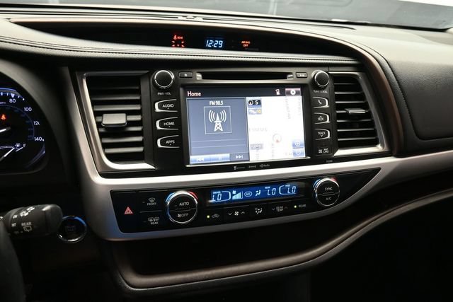 Used 2019 Toyota Highlander XLE FWD image 40