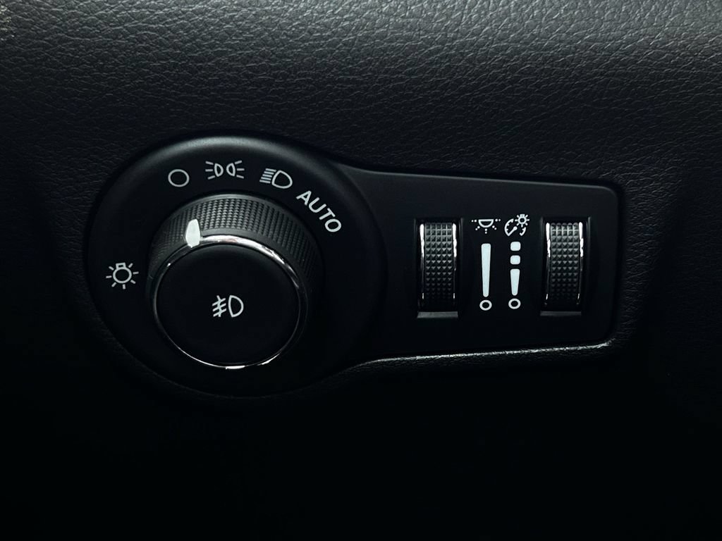 Used 2026 Jeep Compass Latitude AWD/4WD image 26