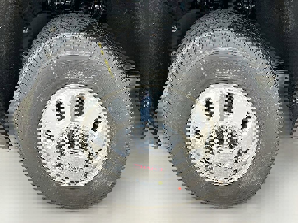 New 2026 GMC Sierra 3500 SLT image 11