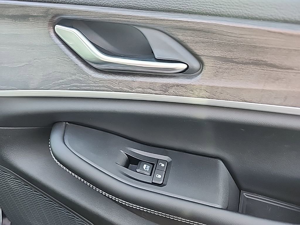 New 2025 Jeep Grand Cherokee L Limited w/ Black Appearance Package image 13