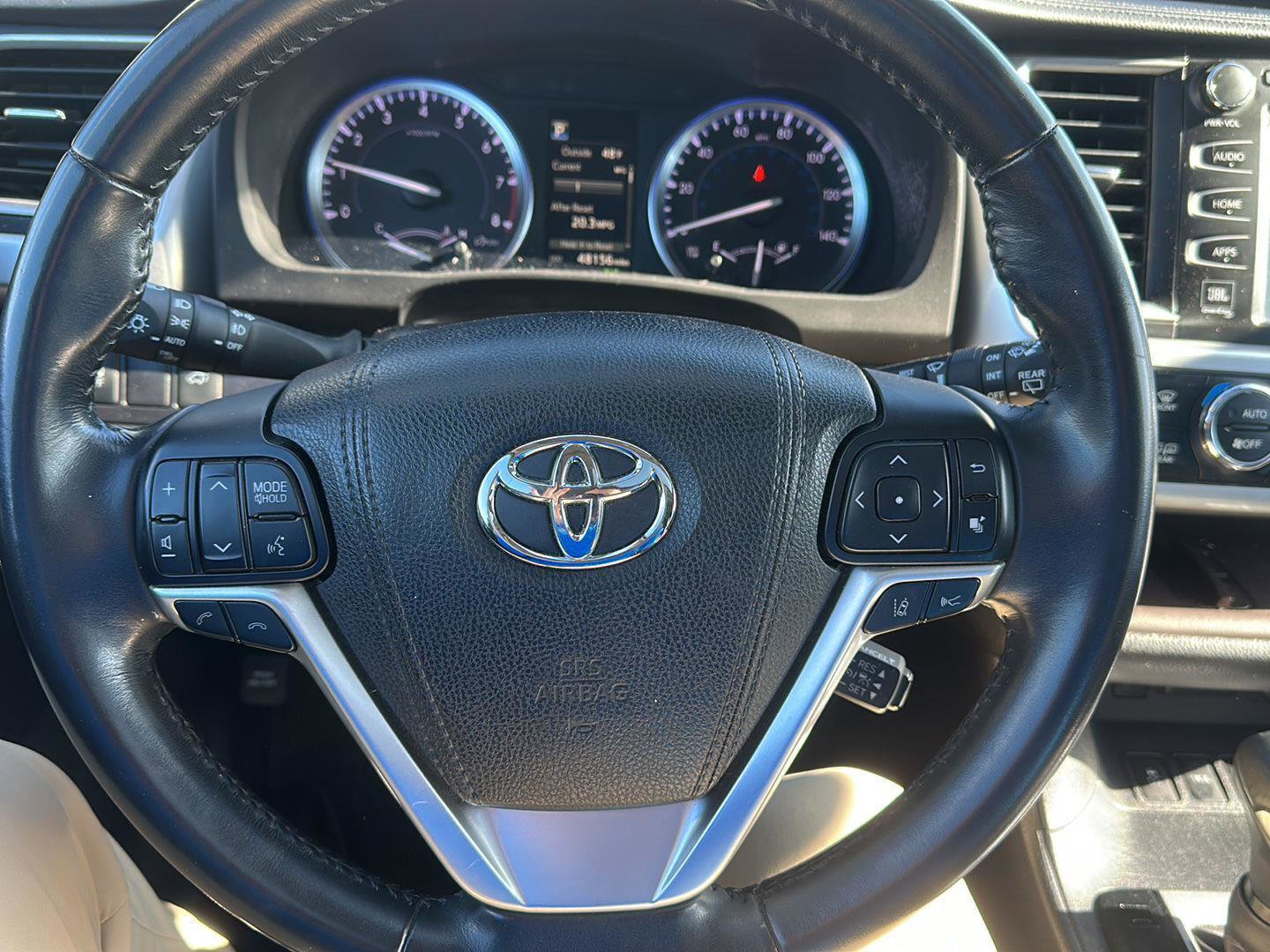 Used 2017 Toyota Highlander Limited AWD/4WD image 16