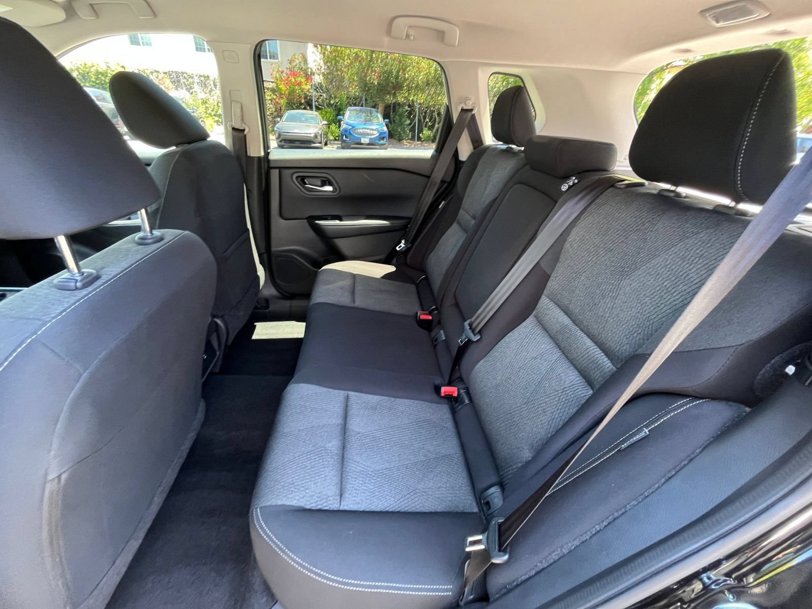 Used 2025 Nissan Rogue SV FWD image 27