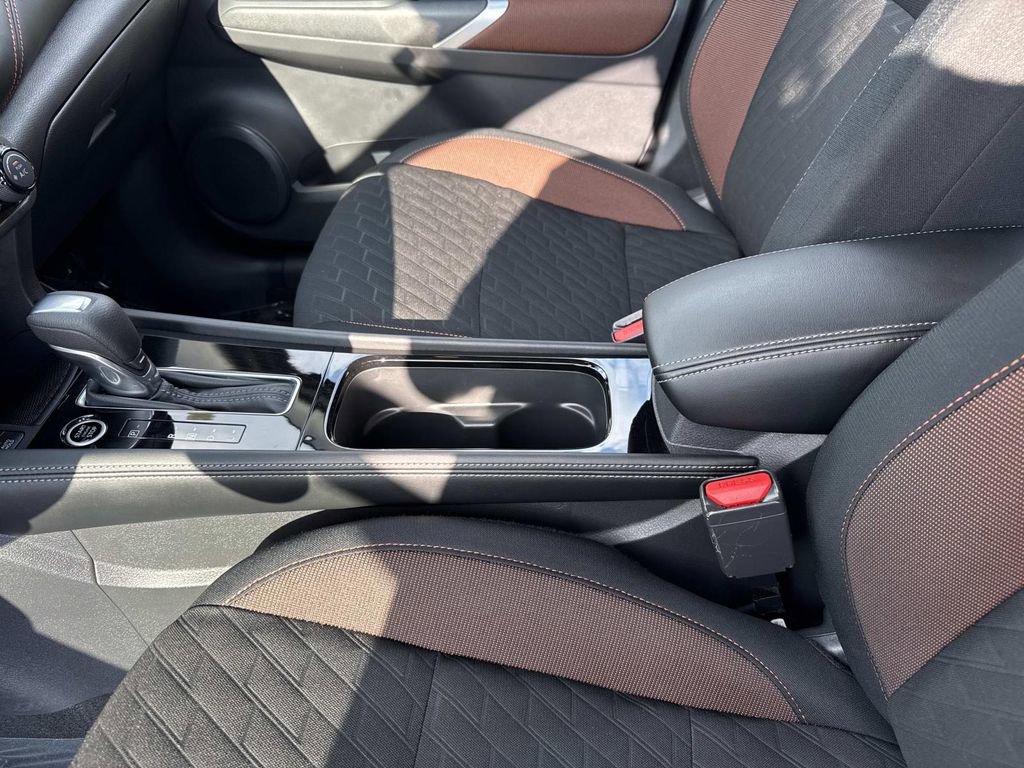 Used 2024 Nissan Kicks SR FWD image 16
