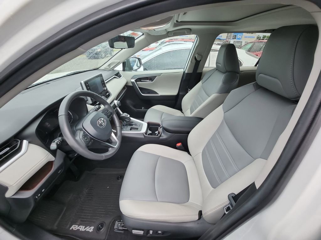 Used 2021 Toyota RAV4 Limited image 25