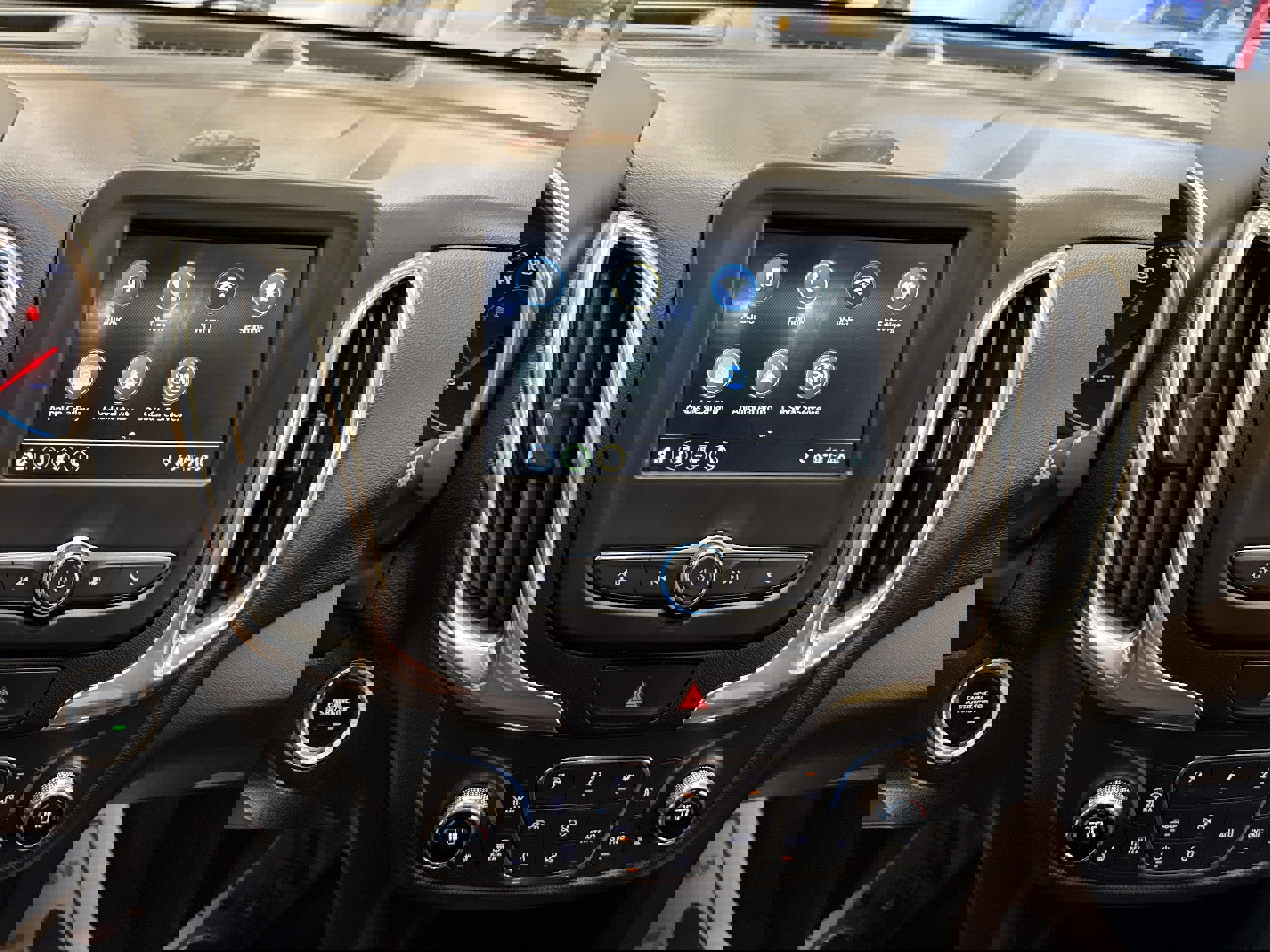 Used 2019 Chevrolet Equinox LT w/ Driver Convenience Package image 7