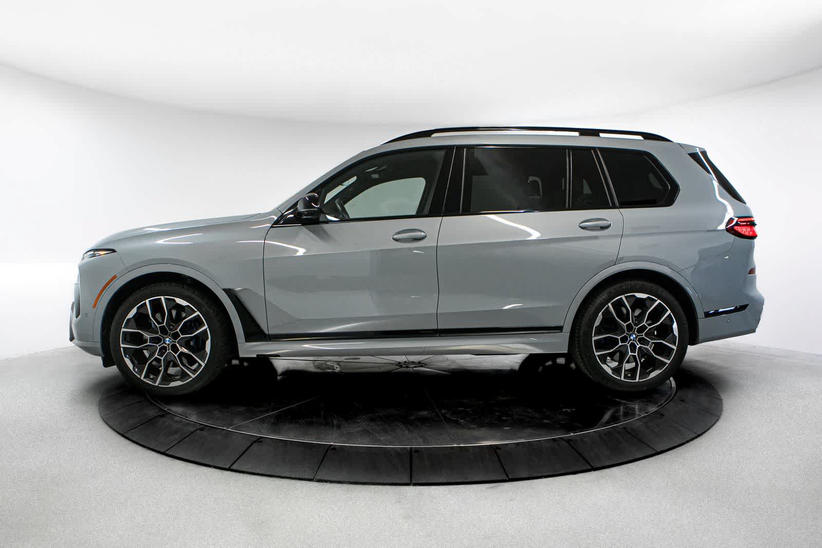 Used 2024 BMW X7 M60i w/ Climate Comfort Package AWD/4WD image 2