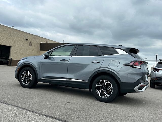 Used 2025 Kia Sportage LX FWD image 4