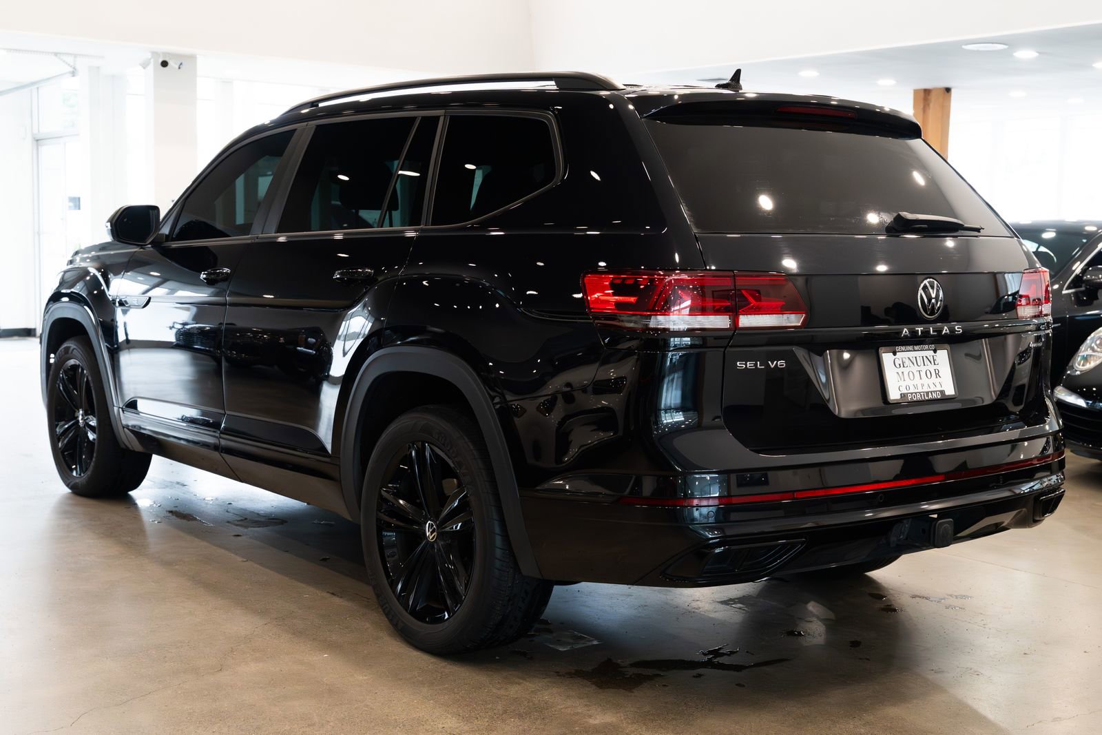 Used 2023 Volkswagen Atlas SEL R-Line image 6