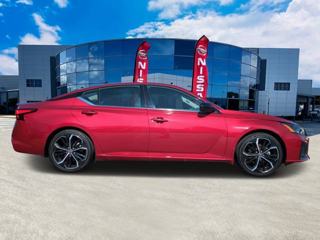 Certified 2023 Nissan Altima 2.5 SR w/ SR Premium Package image 2