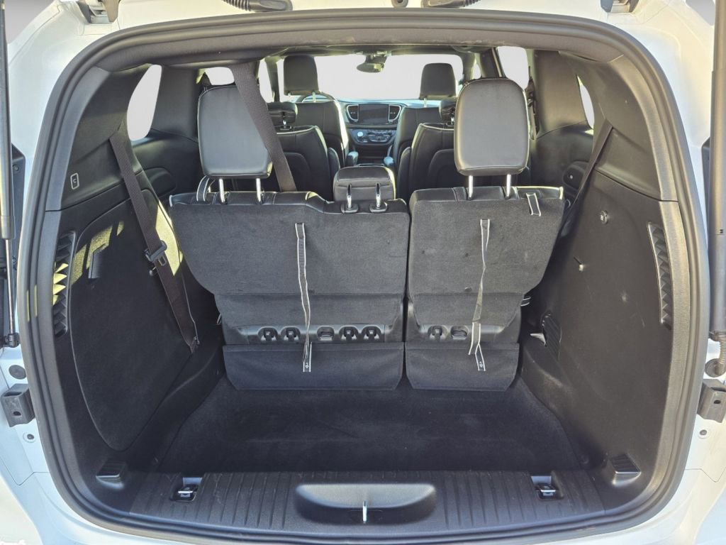Used 2026 Chrysler Pacifica Limited image 28