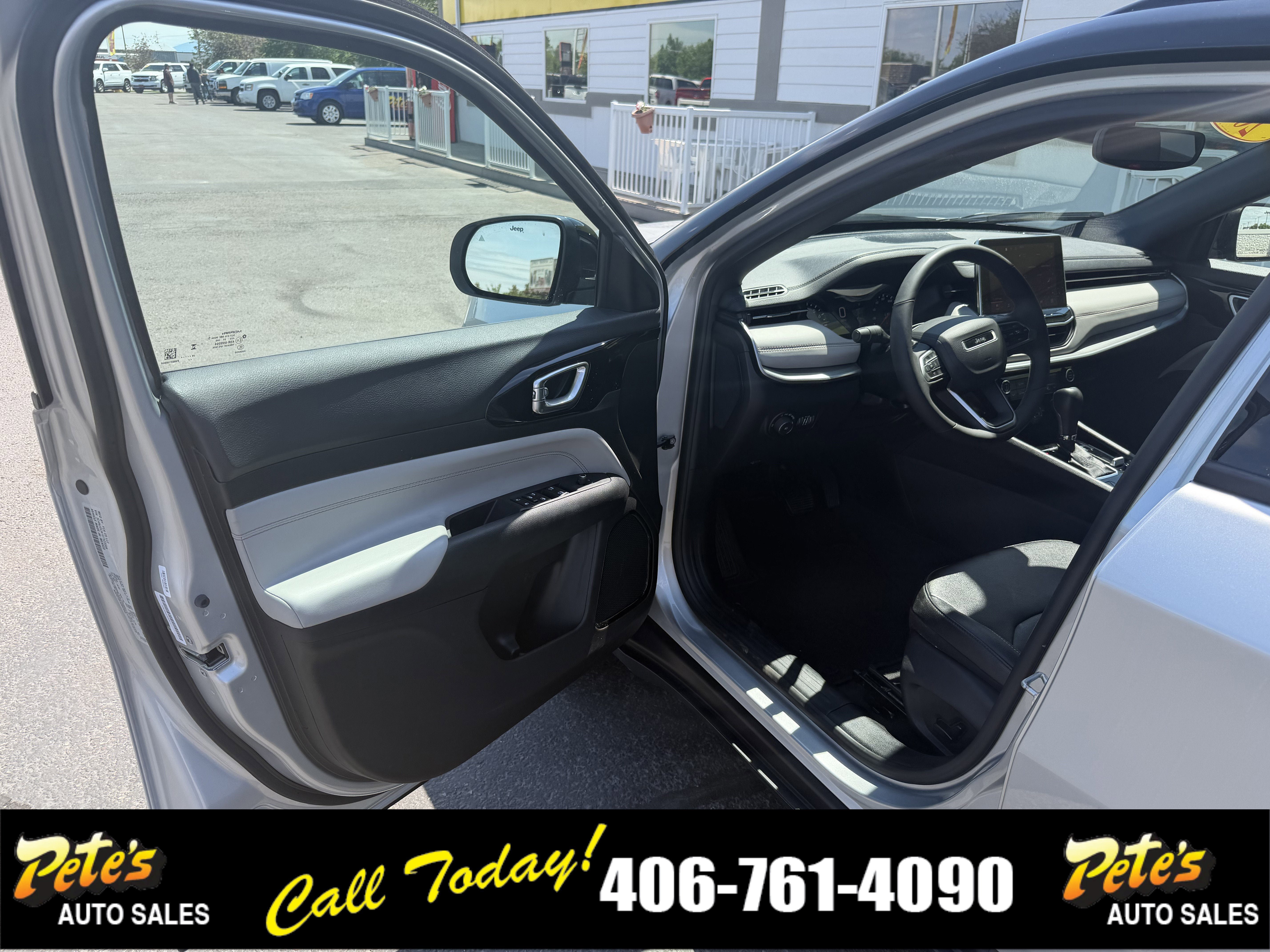 Used 2025 Jeep Compass Limited AWD/4WD image 14
