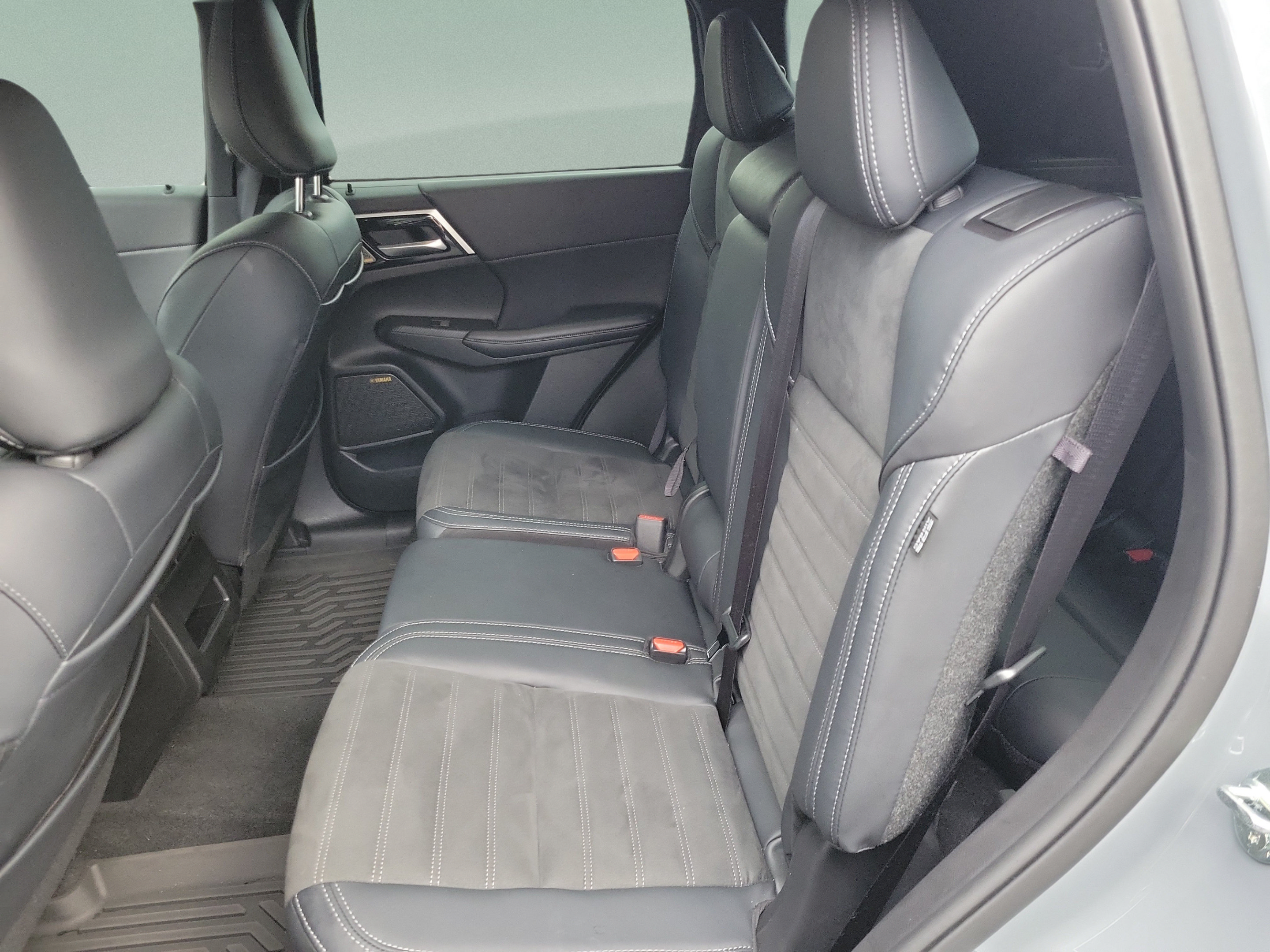 Used 2025 Mitsubishi Outlander SE FWD image 24