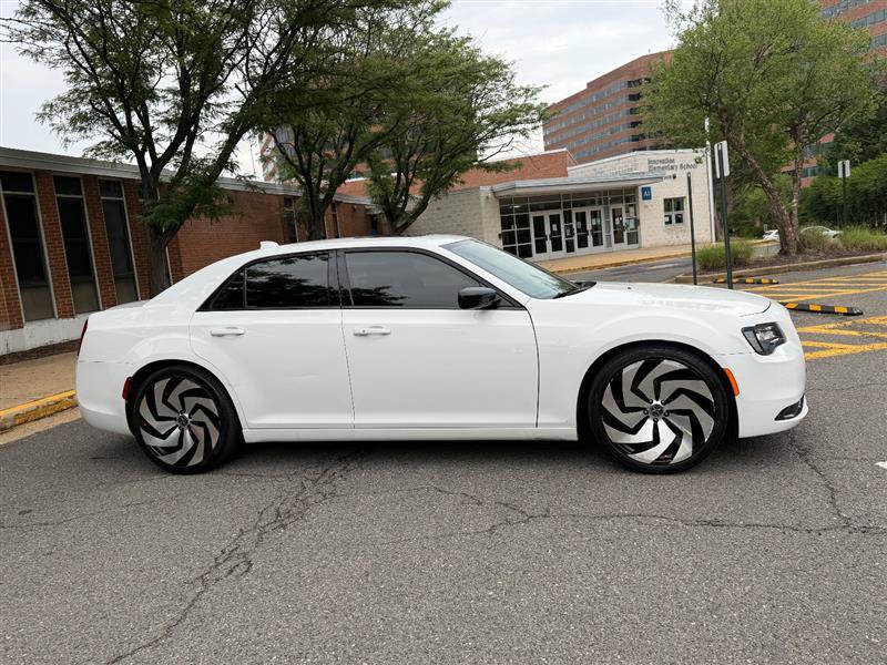Used 2019 Chrysler 300 Touring w/ Sport Appearance Package RWD image 7