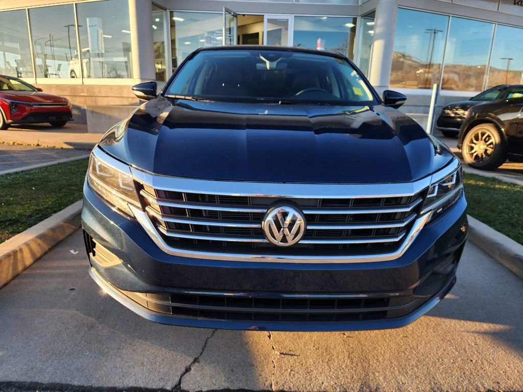 Used 2022 Volkswagen Passat 2.0T SE image 2