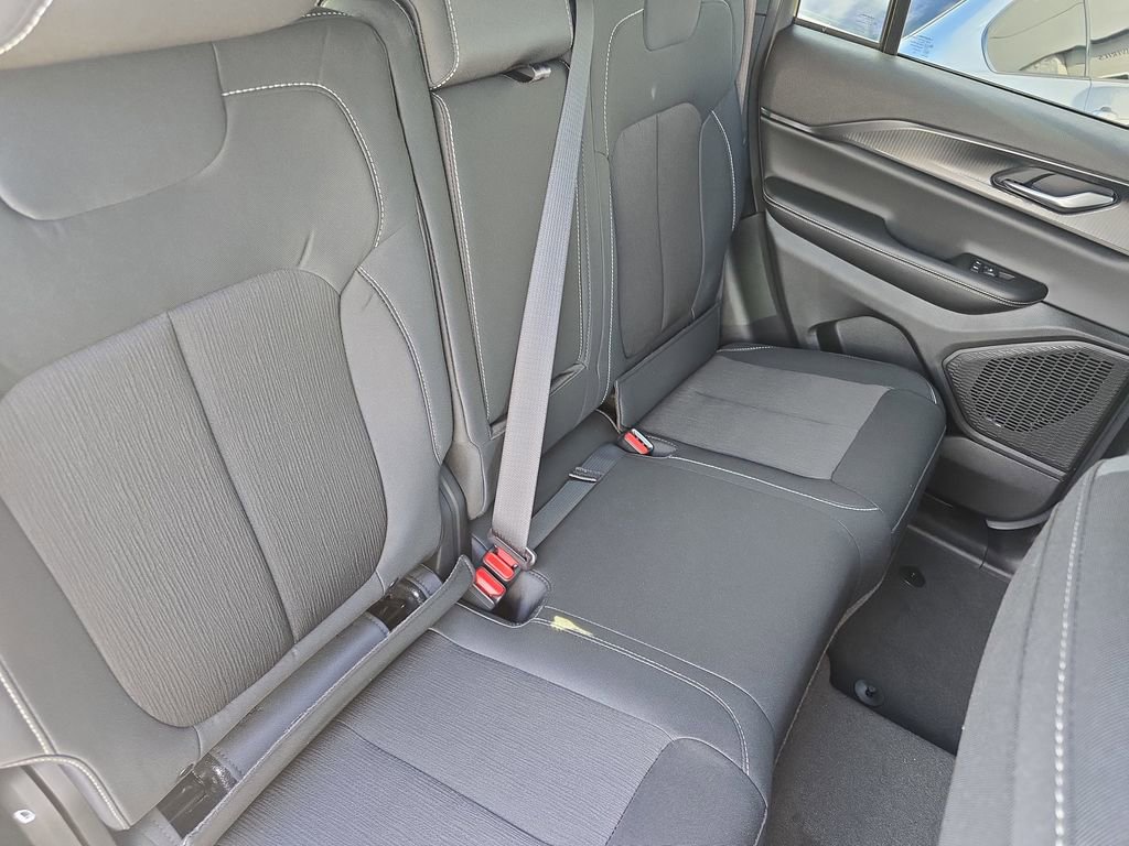 New 2025 Jeep Grand Cherokee Laredo image 11