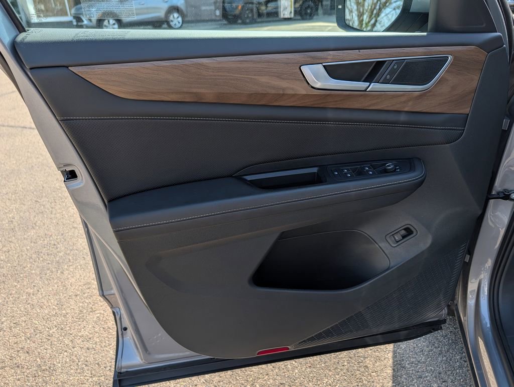 Used 2025 Volkswagen Atlas SE AWD/4WD image 31