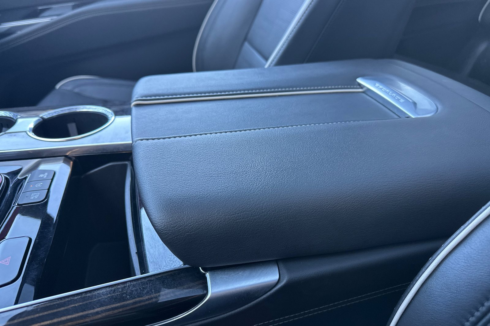 Used 2025 Cadillac Escalade Premium Luxury image 31