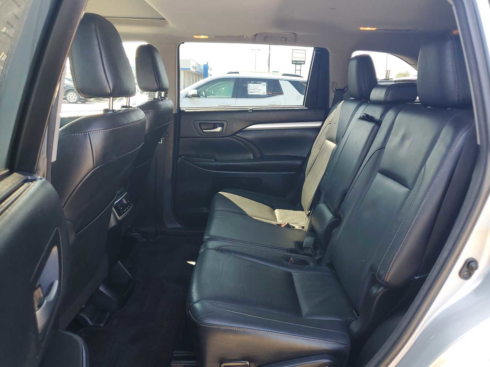 Used 2017 Toyota Highlander XLE image 14