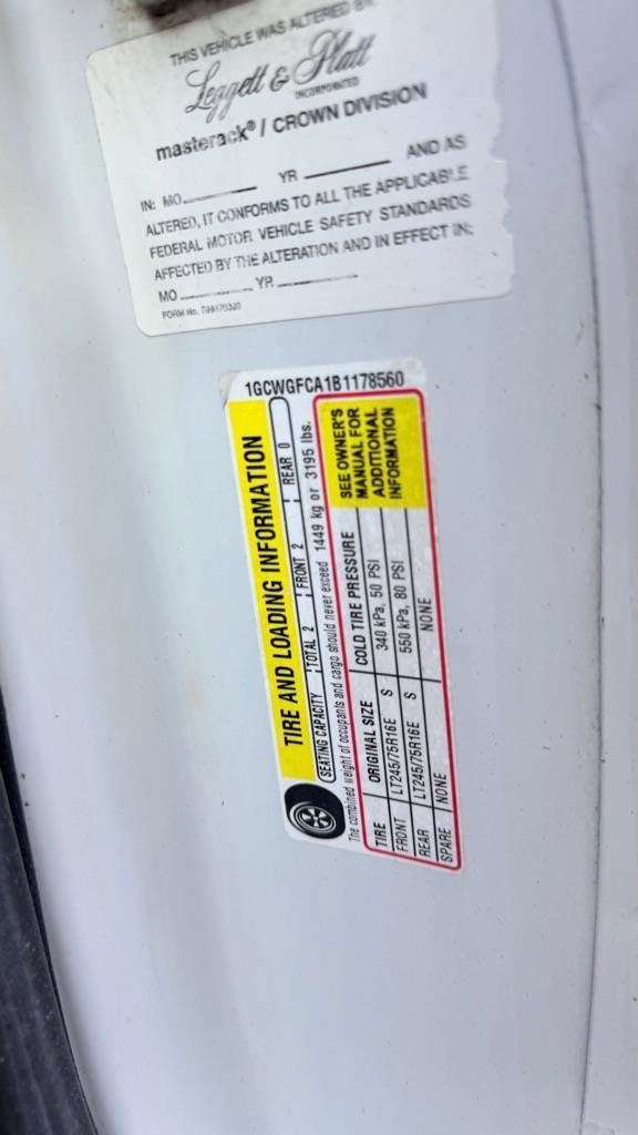Used 2011 Chevrolet Express 2500 RWD image 33