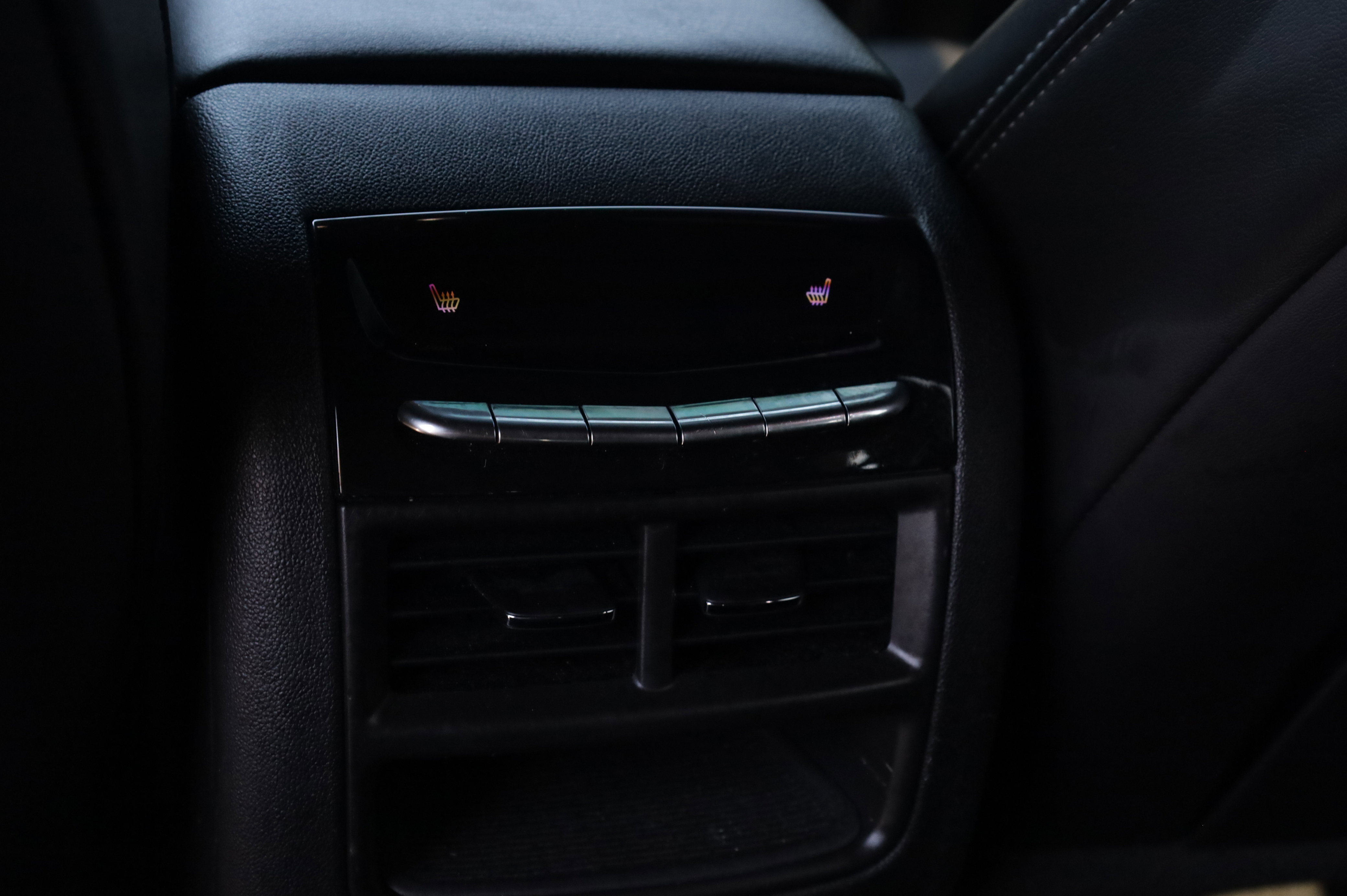 Used 2022 Cadillac XT5 Premium Luxury w/ Technology Package AWD/4WD image 17