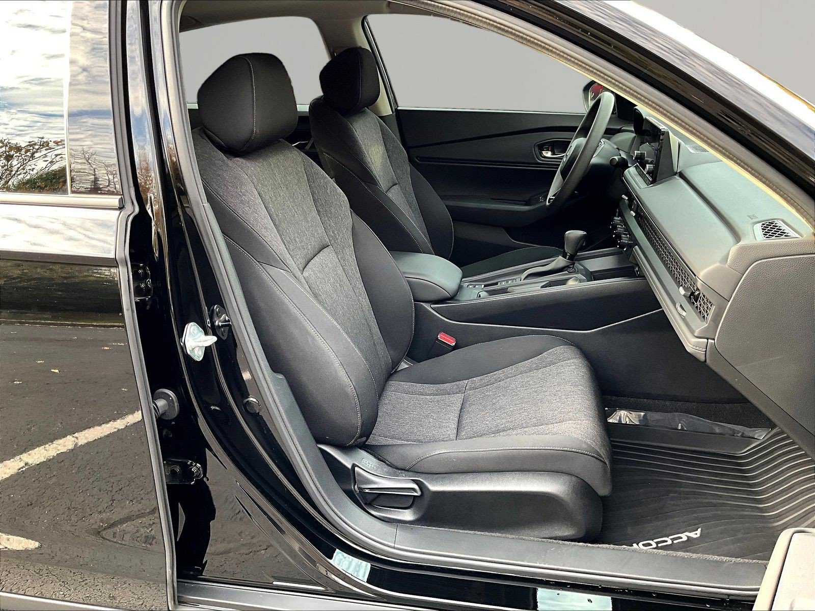Used 2025 Honda Accord SE image 29