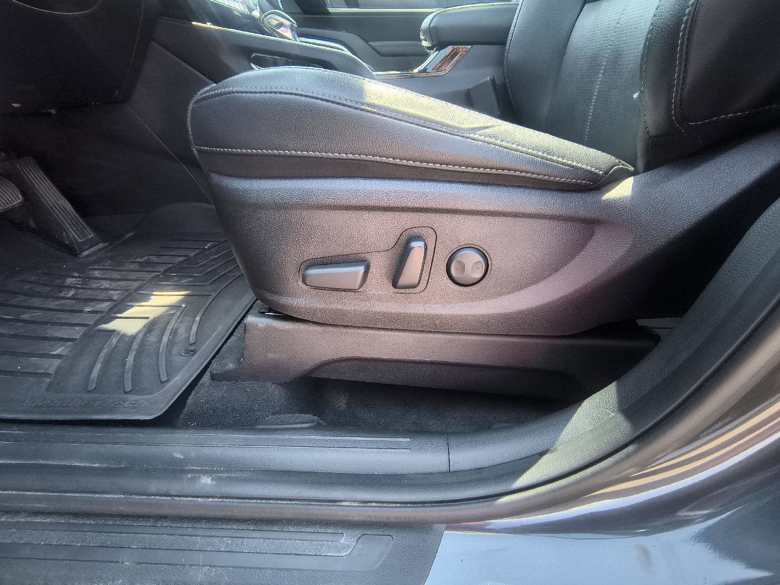 Used 2023 Kia Telluride EX w/ EX Captain's Chair Package AWD/4WD image 12