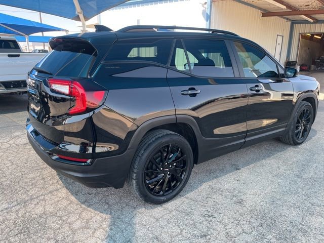 Used 2024 GMC Terrain SLE w/ Driver Convenience Package image 4