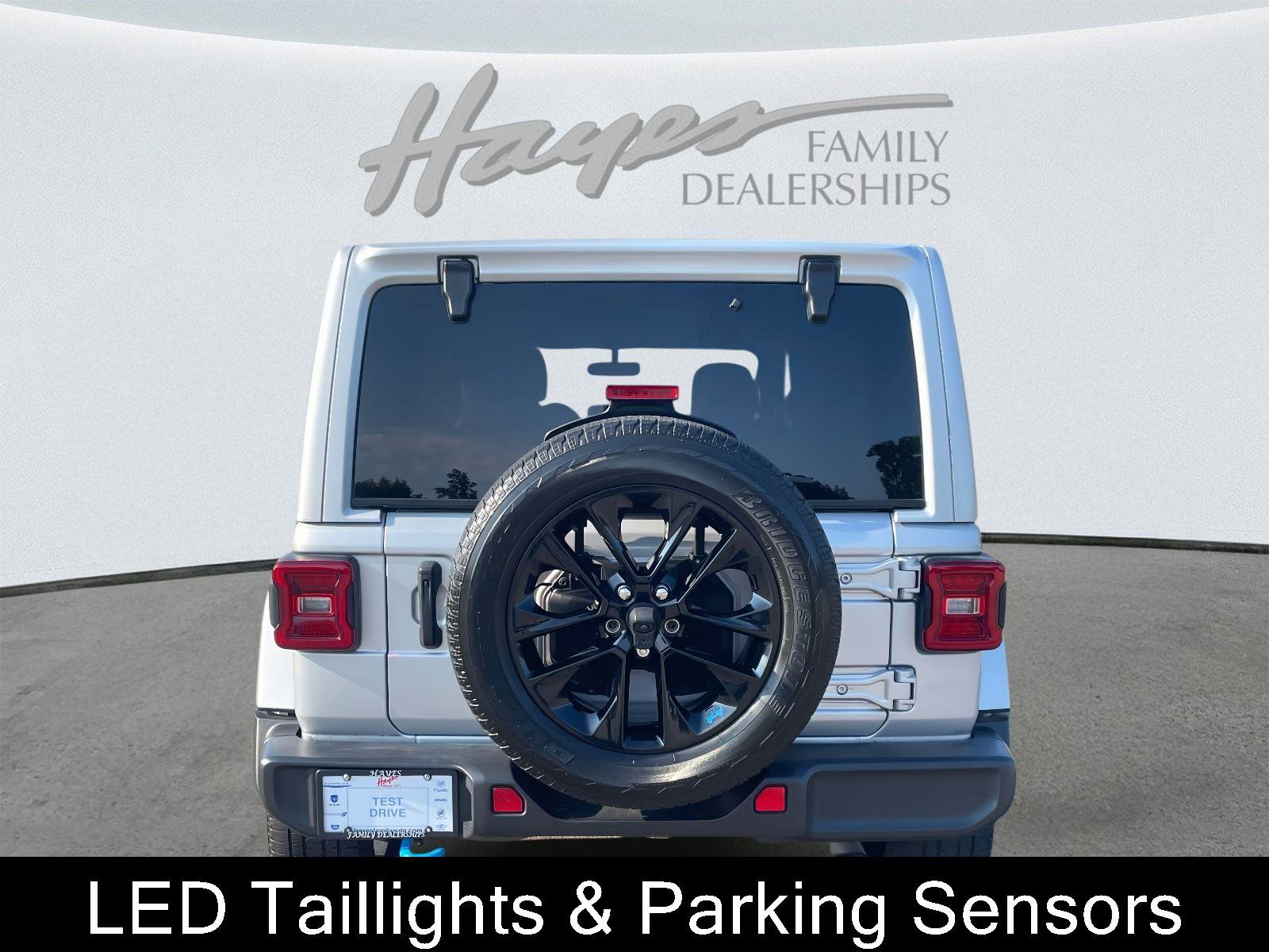 Used 2022 Jeep Wrangler Unlimited Sahara image 25