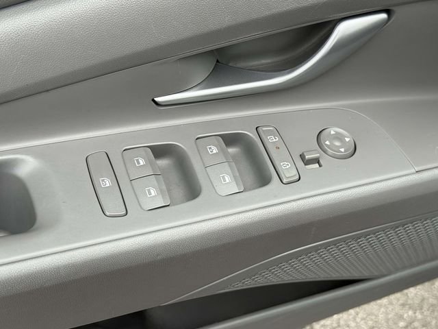 Used 2024 Hyundai Elantra SEL image 9