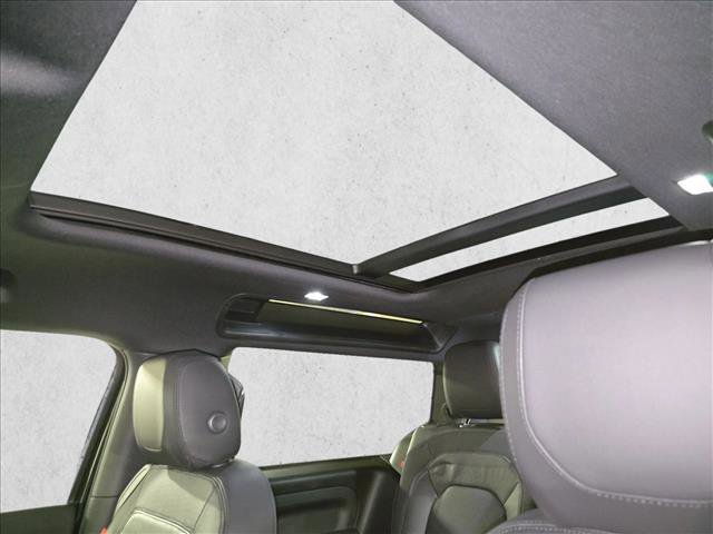 Certified 2024 Land Rover Defender 90 X-Dynamic SE image 30