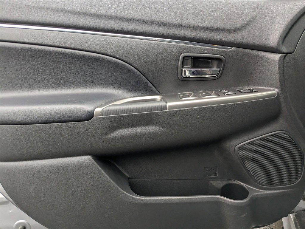 Used 2025 Mitsubishi Outlander Sport AWD image 13