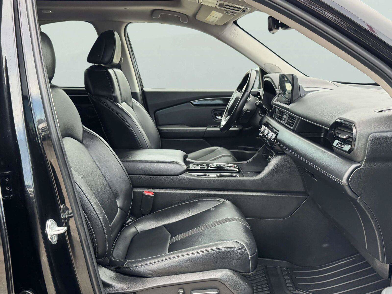 Used 2023 Honda Pilot Touring image 39