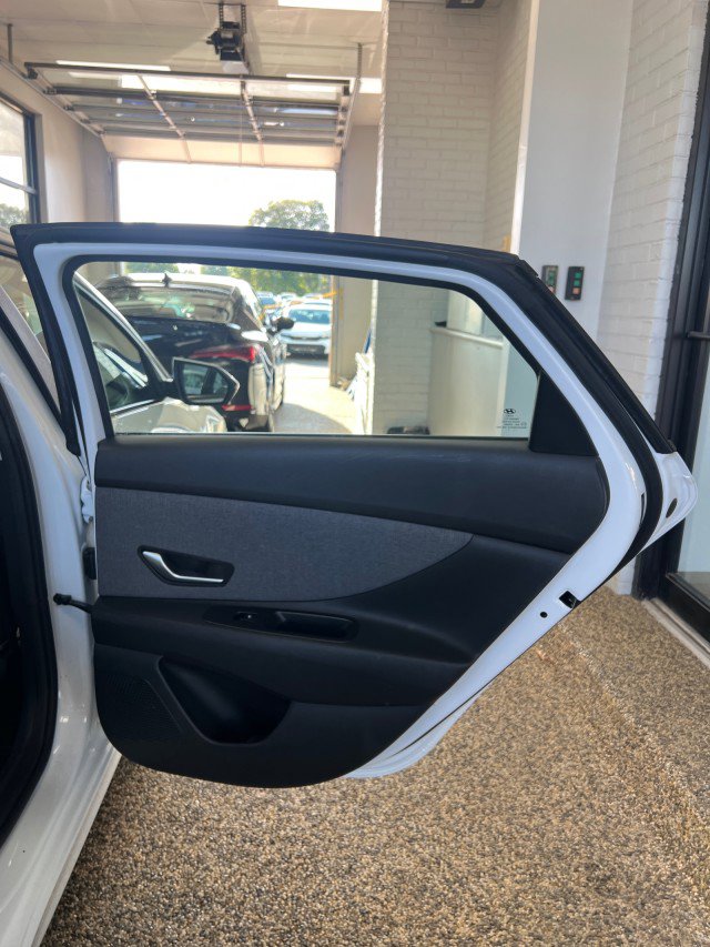 Used 2021 Hyundai Elantra Limited image 14