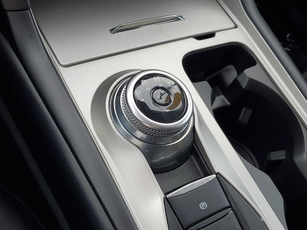 Used 2022 Ford Explorer XLT image 25