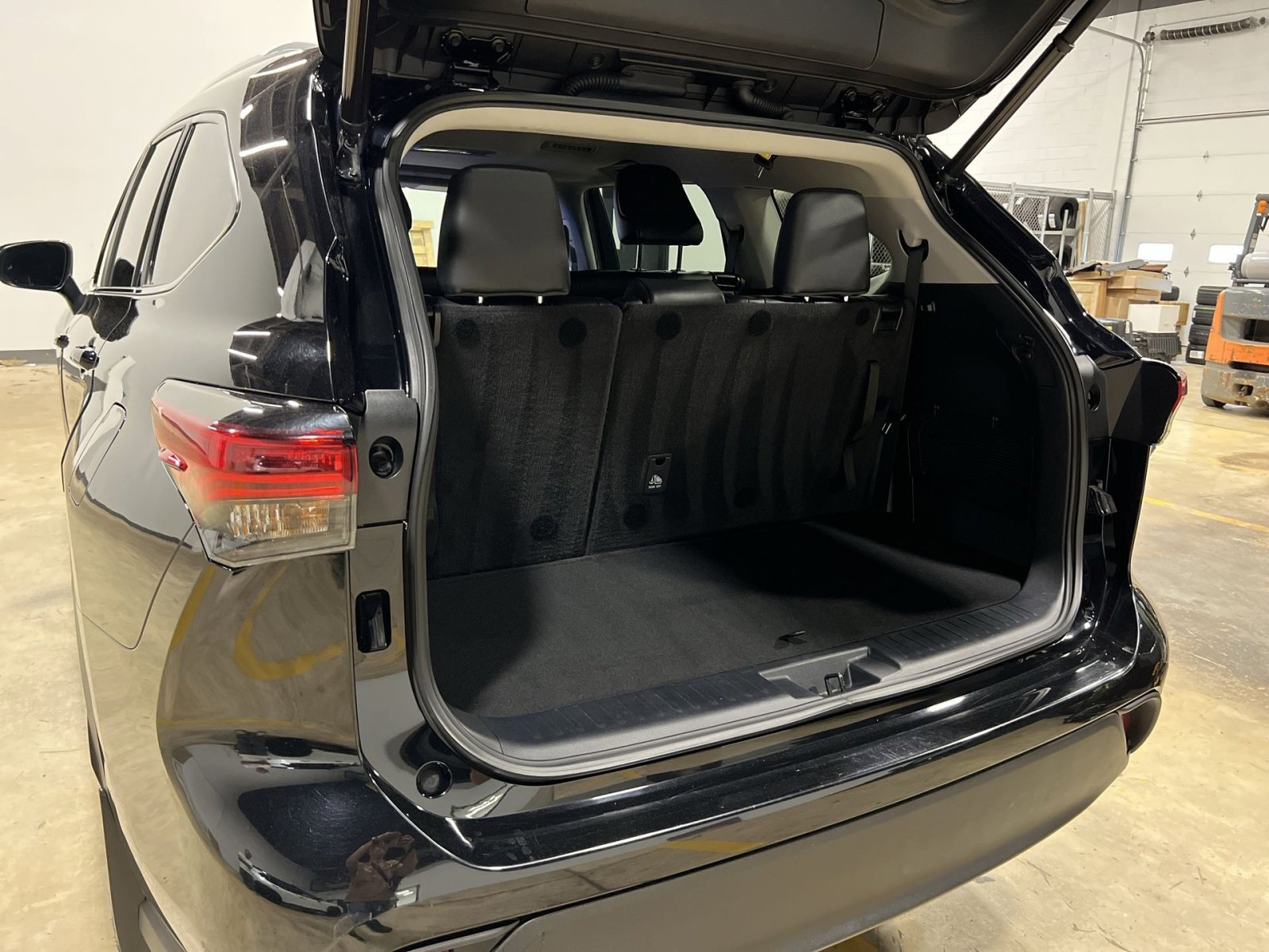 Used 2023 Toyota Highlander XLE FWD image 27