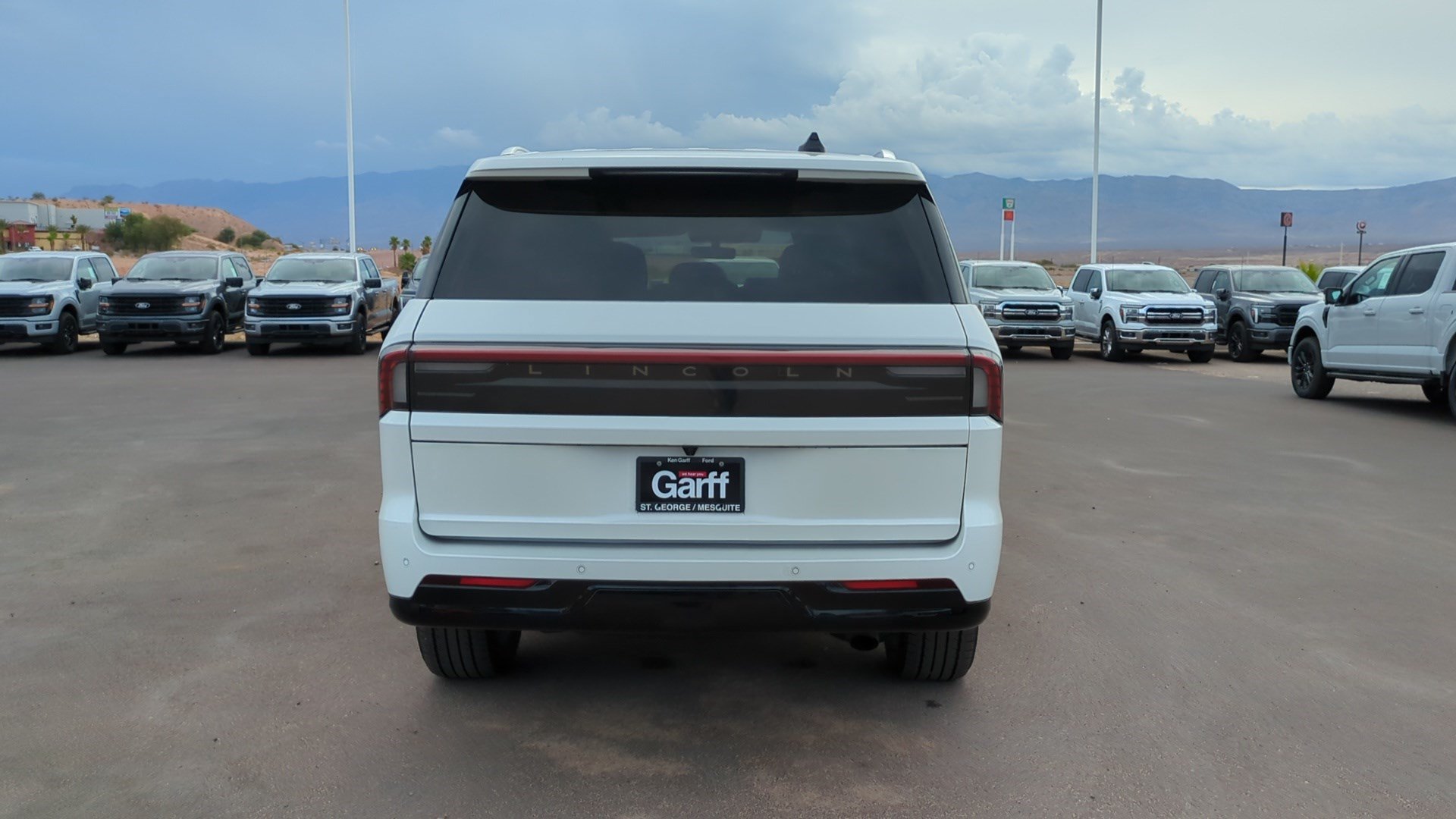 Used 2025 Lincoln Navigator Reserve AWD/4WD image 4