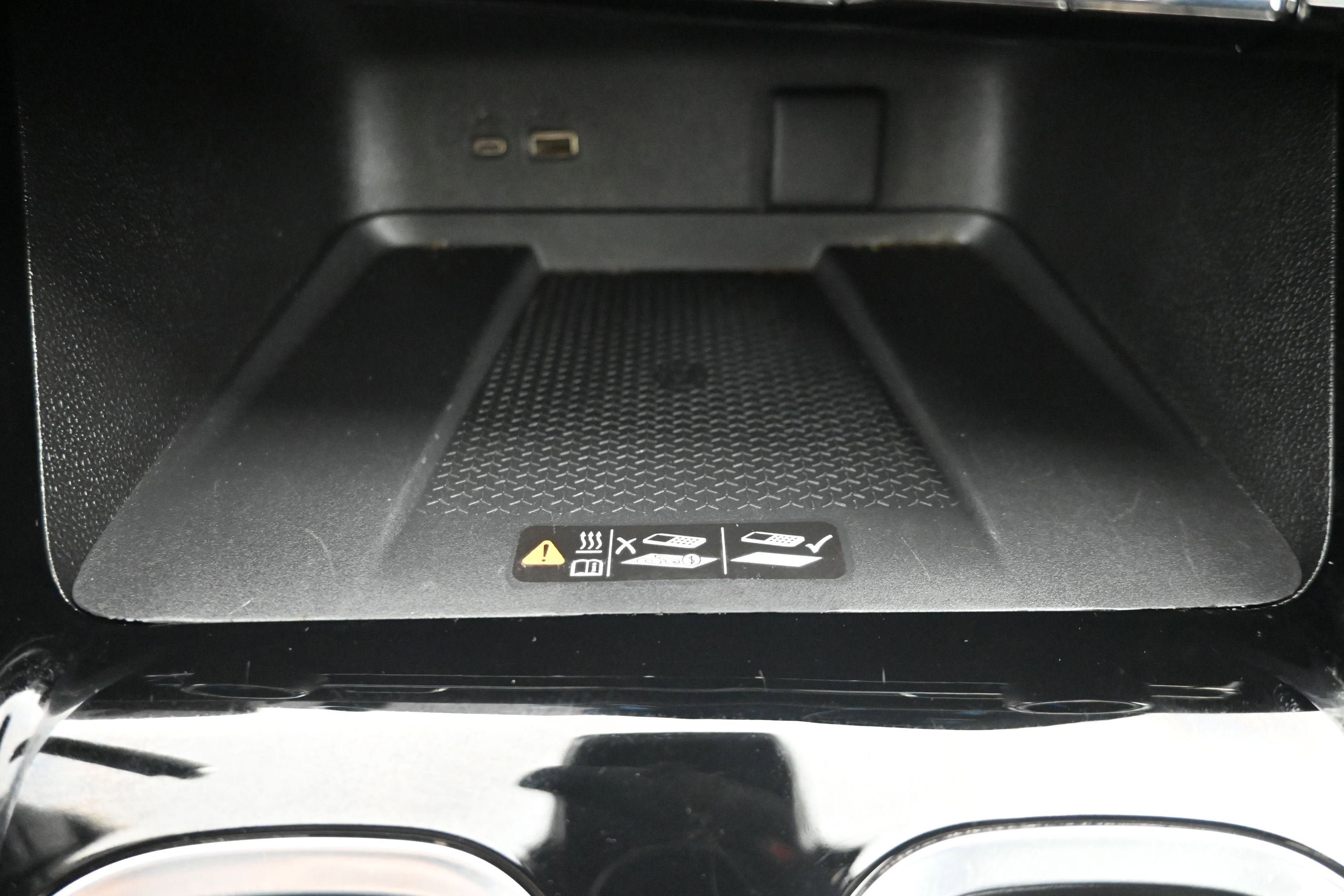 Used 2024 Chevrolet Traverse RS FWD image 19
