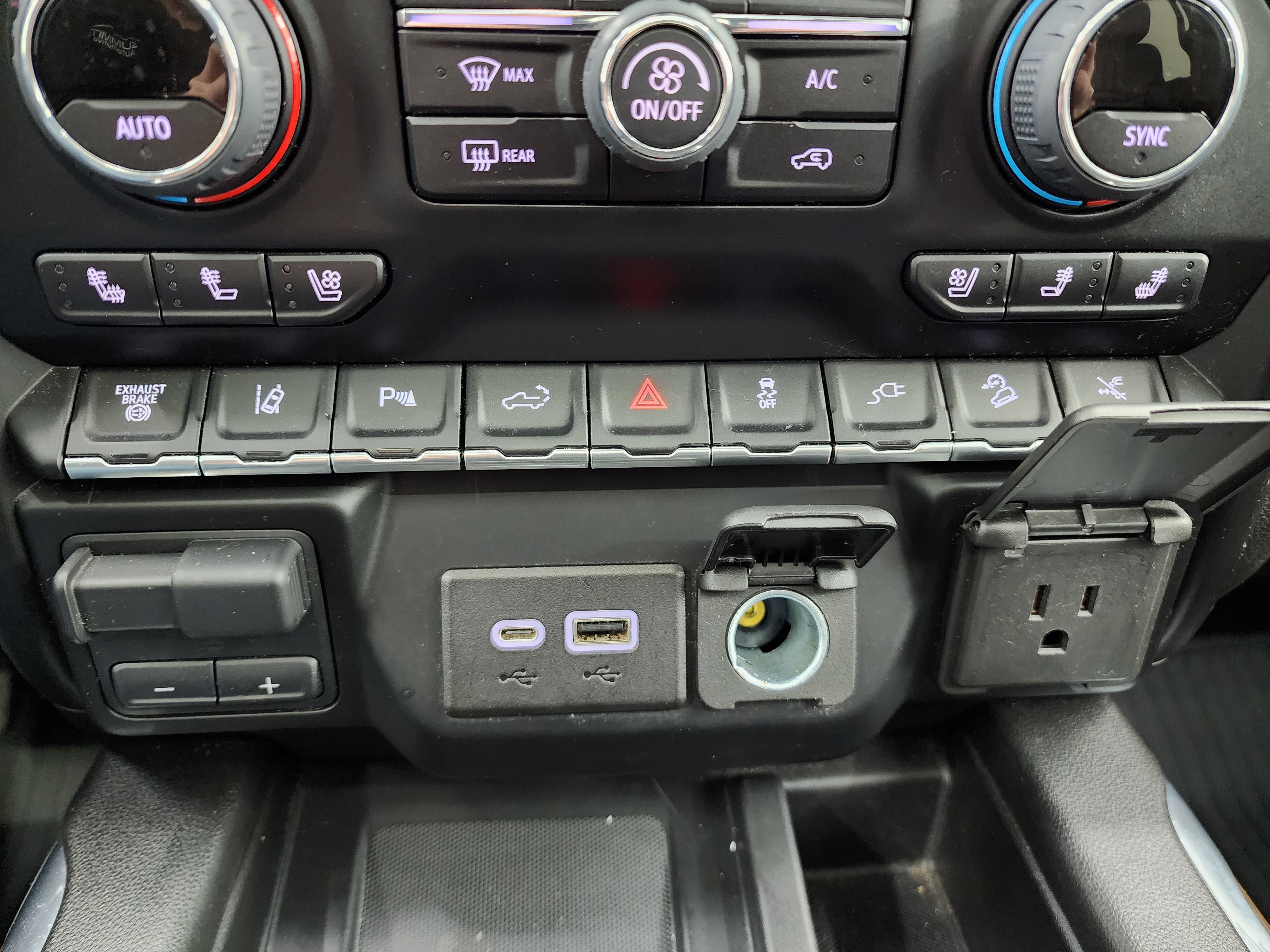 Used 2022 Chevrolet Silverado 3500 High Country image 64