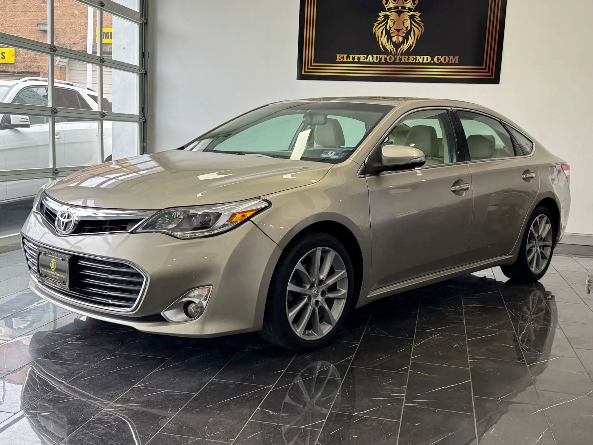 Used 2015 Toyota Avalon XLE image 3