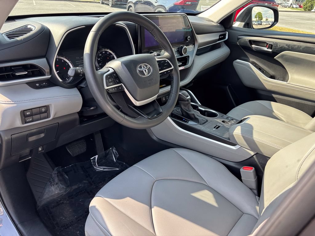 Certified 2024 Toyota Highlander XLE FWD image 20