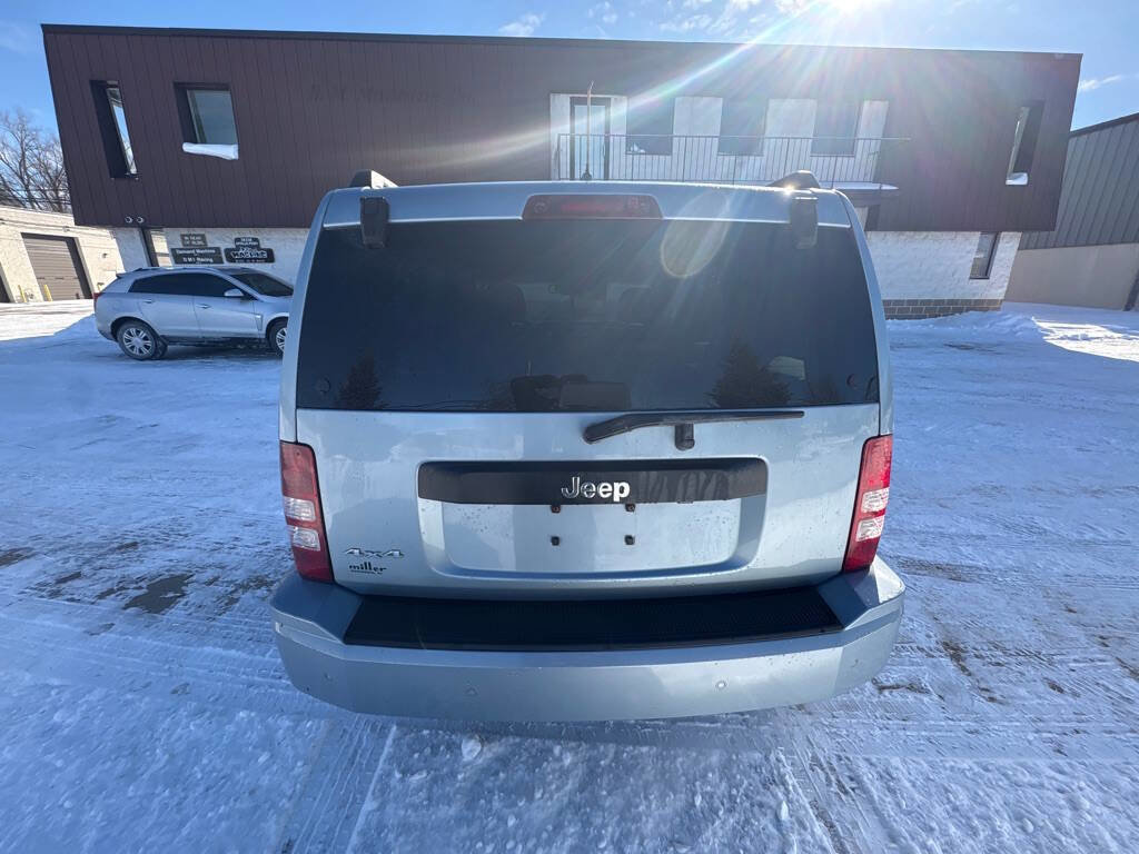 Used 2012 Jeep Liberty Arctic image 6