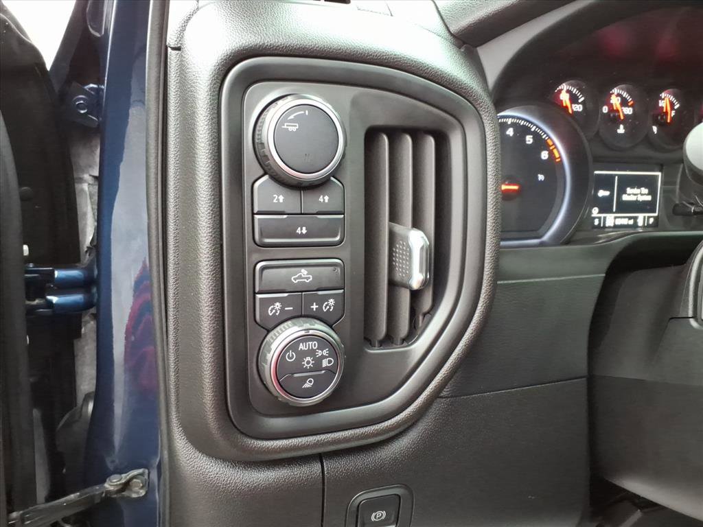 Used 2020 Chevrolet Silverado 2500 Custom w/ Custom Value Package image 14