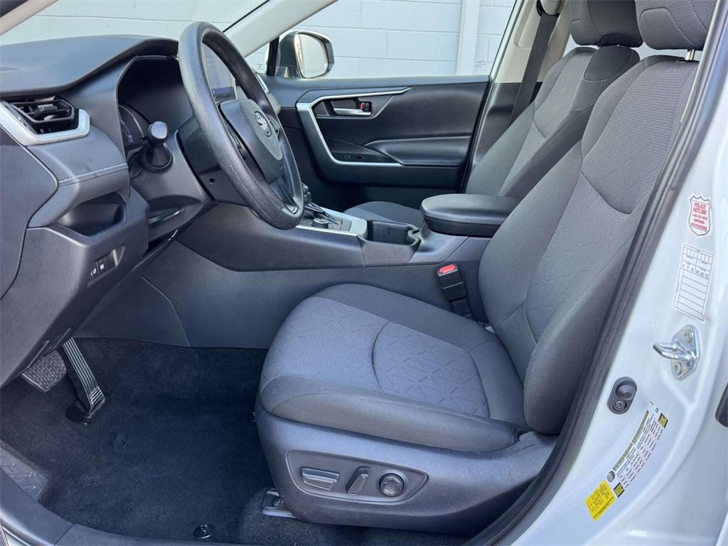 Used 2025 Toyota RAV4 XLE image 19