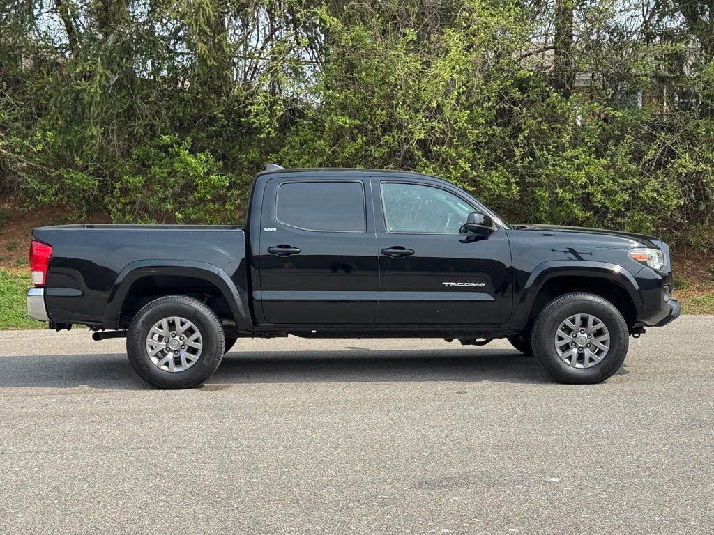 Used 2016 Toyota Tacoma SR5 w/ SR5 Appearance Package (SN) AWD/4WD image 4