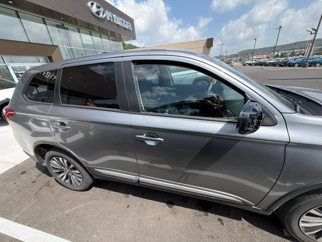 Used 2020 Mitsubishi Outlander SE AWD/4WD image 18